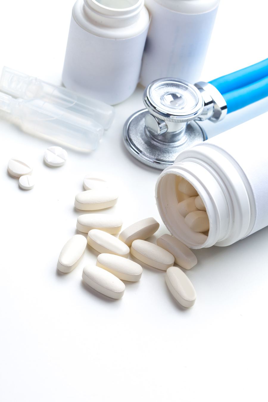 Productos farmacéuticos y estetoscopio